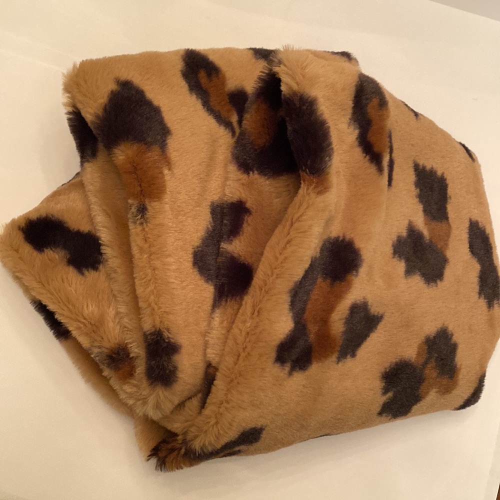 Faux Animal Print Infinity Fur Scarf • NWOT - Picture 5 of 8